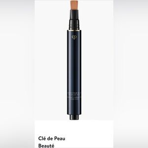 Clé de Peau radiant corrector in Mocha